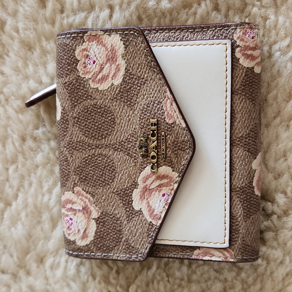 Beautiful Coach Signature with Floral Design Tri-fold Wallet 🧡🌸🤎